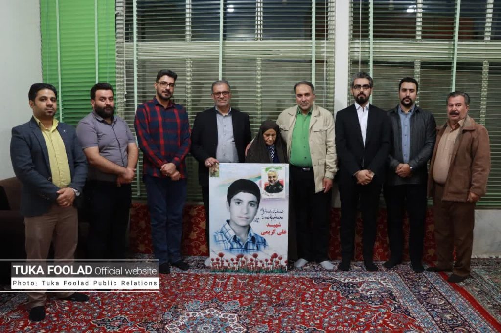 دیدار جمعی از مدیران روابط‌عمومی شرکت‌های توکافولاد با خانواده شهید سرافراز «علی کریمی»