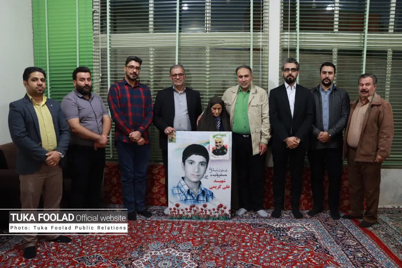 دیدار جمعی از مدیران روابط‌عمومی شرکت‌های توکافولاد با خانواده شهید سرافراز «علی کریمی»