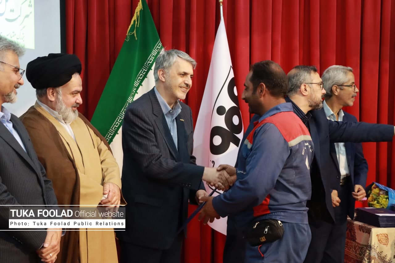از کارگران نمونه شرکت بزرگمقیاس هوشمند حملونقل توکا تقدیر شد از کارگران نمونه شرکت بزرگمقیاس هوشمند حملونقل توکا تقدیر شد