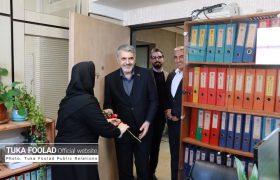 تقدیر و تجلیل مدیرعامل گروه سرمایه‌گذاری توکافولاد از بانوان کارمند هلدینگ سرمایه‌گذاری توکافولاد