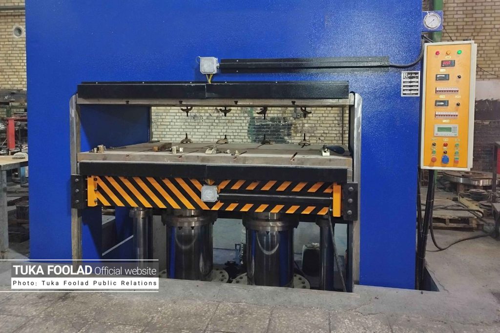 ‌راه‌اندازی دستگاه پرس ۱۲۵۰تُنی در شرکت غلطک‌ها و لاستیک‌های صنعتی مبارکه